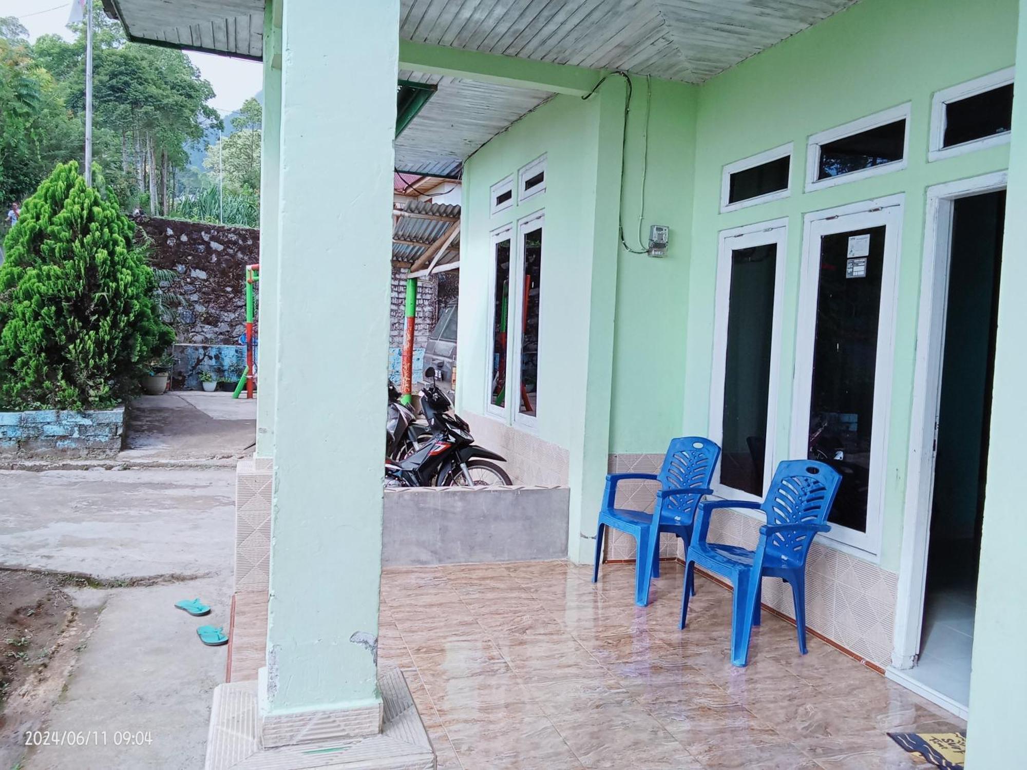 Petra Homestay Bangka Leda Ruteng Ngoại thất bức ảnh